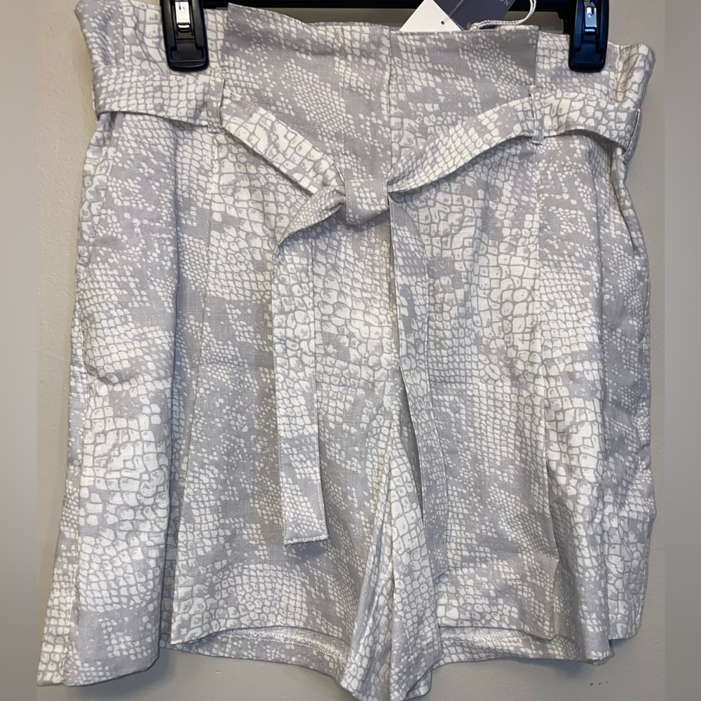 Gray and white shorts with zipper in the front pockets on the sides belt size 8